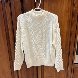 White Urban Outfitters Sweater SIZE: XS-S